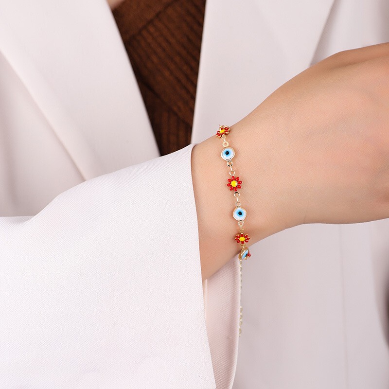 Source Factory Offers a Variety of Wrinkled Chrysanthemum Evil Eye Bracelets, Turkish Evil Eye Jewelry, and Exclusive Niche Designs for Cross-Border Sales