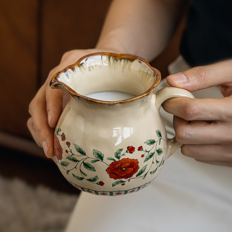 Practical small items: vintage spouted milk pot, ceramic sauce pot, microwave-safe coffee milk cup, cross-border export