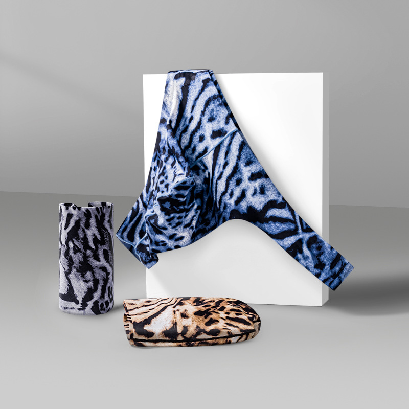 Cross-border new men's leopard print thong ice silk quick-drying seamless sexy thong men's sexy low waist T-shaped pants