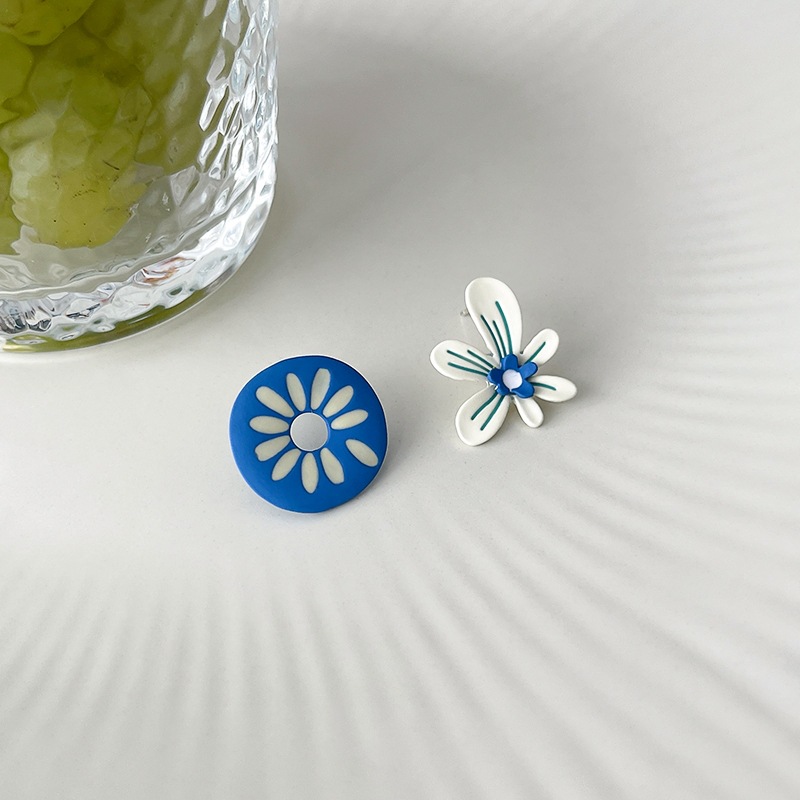 Simple Style Chrysanthemum Alloy Enamel Ear Studs 1 Pair display picture 9