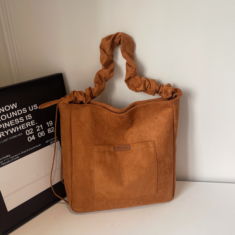 2025 otoño y invierno retro gaúster bolsas de balde de agua de mujer ocio versátil bolsas tote de gran capacidad plegadas mochila de hombro