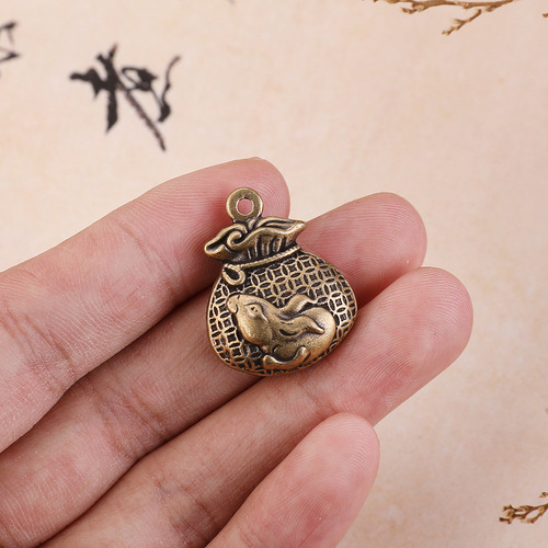 New zodiac lucky bag pendant brass car keychain accessories bag pendant street stall Yiwu small commodities