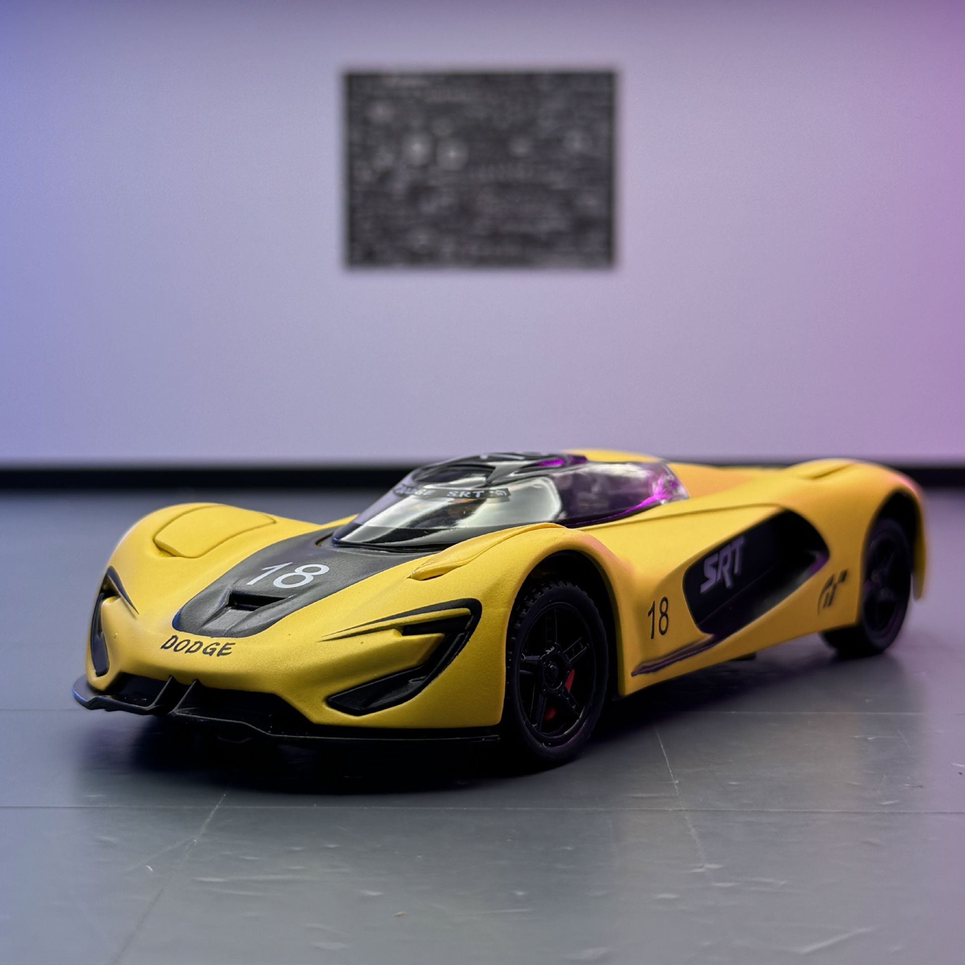 Modelo de coche Huina 1 a 32 SRT Tomahawk versión de pista de coches deportivos de aleación modelo de sonido decoración de juguete de retorno