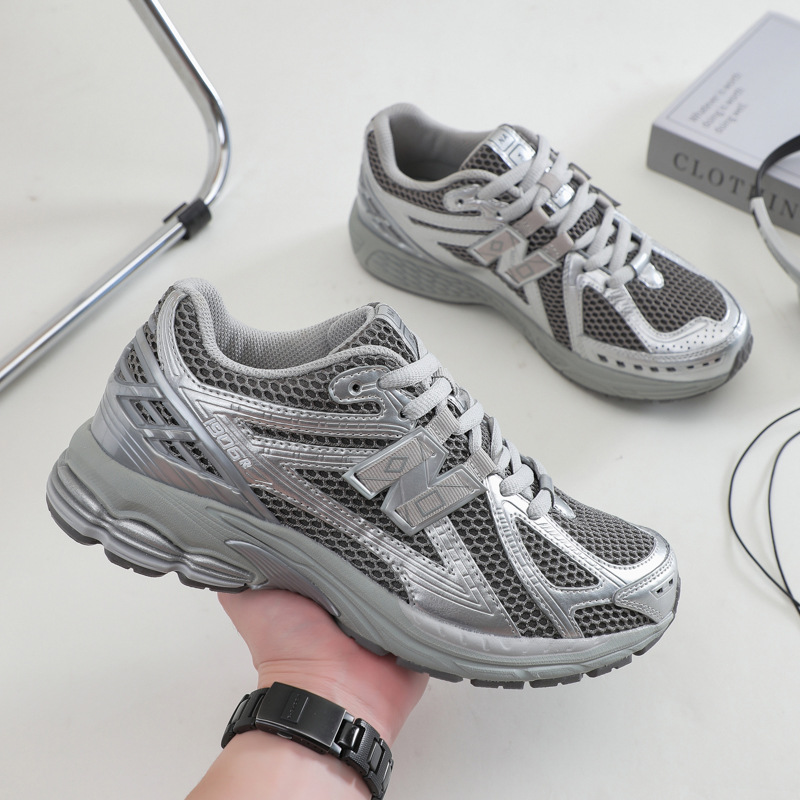 다크 그레이 실버