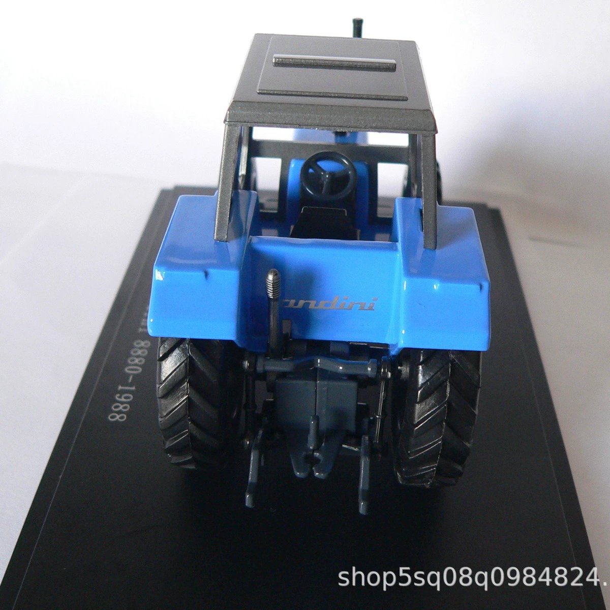 11009 Модель трактора Landini 8880 из сплава, масштаб 1:43, полностью подвижная