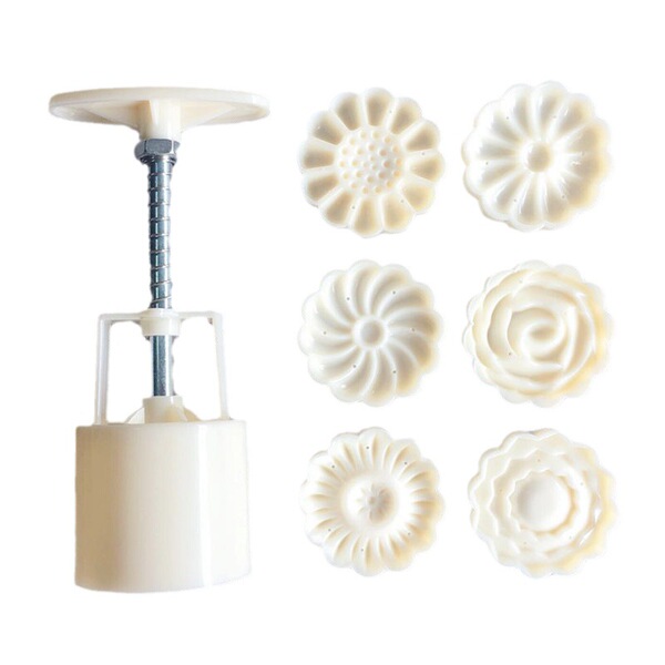 Three dimensional compact mold contains rose