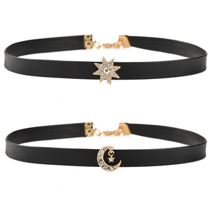 Design Sense Moon Collar Necklace Chain Clavicle Chain Women's Fashion Light Luxury Niche All-match Star Same Style Eight Mang Star Collar