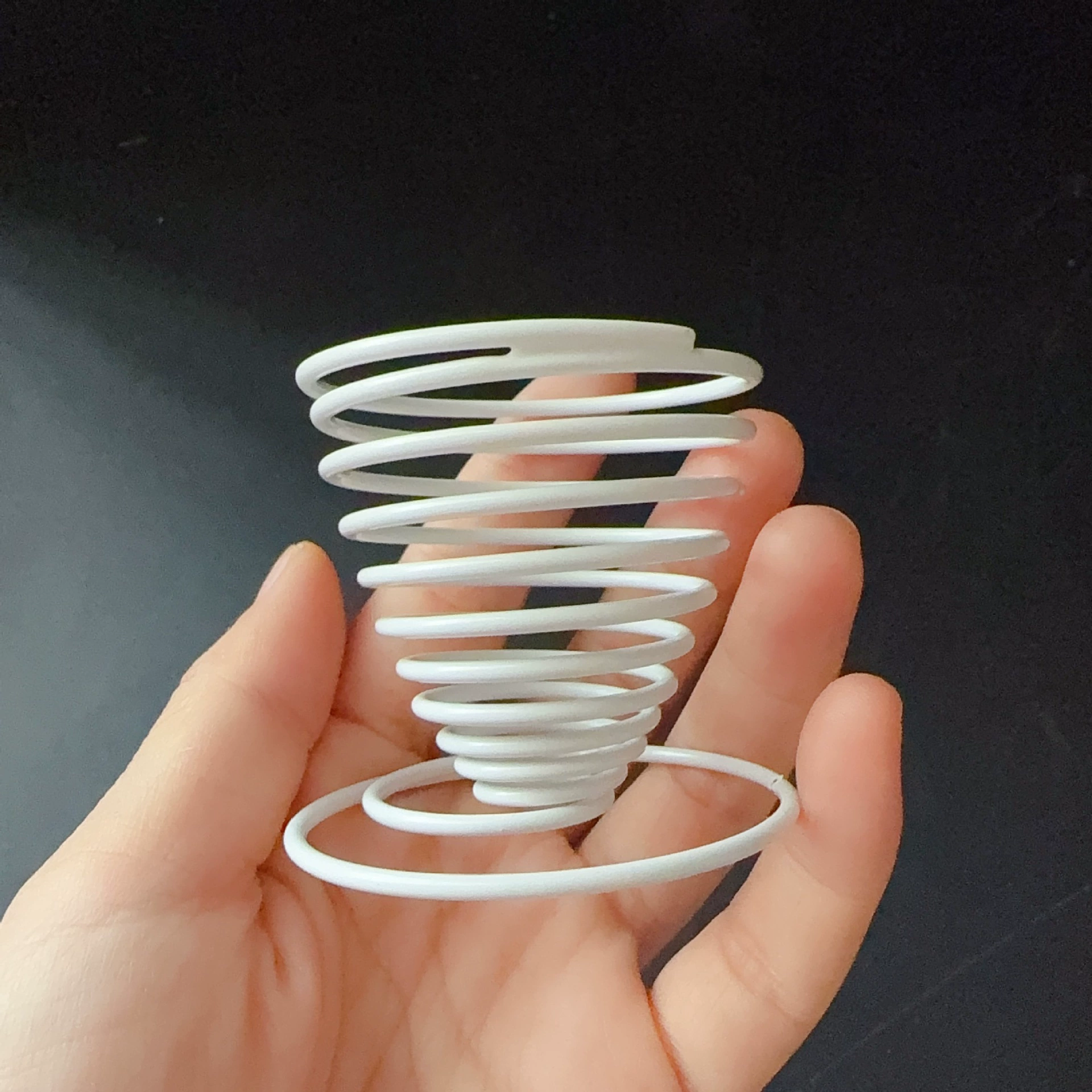 Прямые поставки от производителя, доставка с завода, подставка для цветов в форме спирали «Ананас», маленькая подставка для растений на пружине оптом.