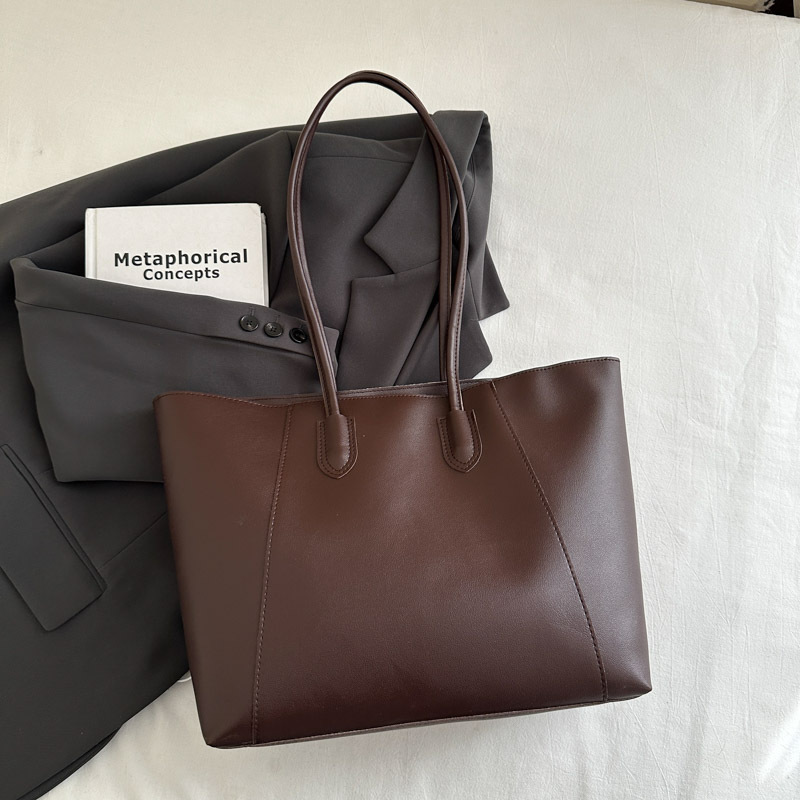 Bolsa de mano de textura de viaje casual otoño / invierno 2024 nuevo estilo coreano simple bolso de hombro axilar temperamento bolso especial