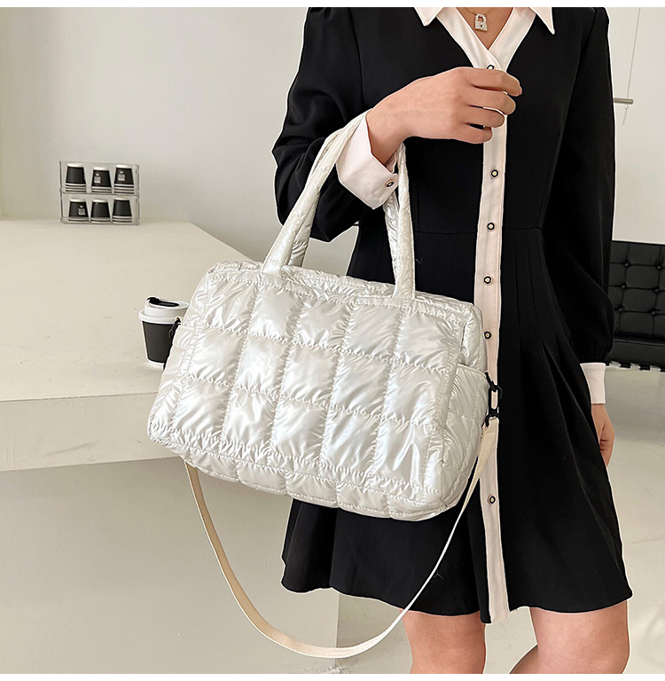 Nuevo otoño / invierno 2024 bolso de mujer de gran capacidad bolso de algodón espacial bolso ligero bolso de hombro de mujer bolso Ometo