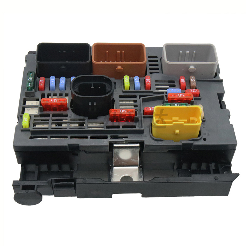 9809742780 es adecuado para la caja de fusibles de automóviles Renault accesorios de automóviles al por mayor