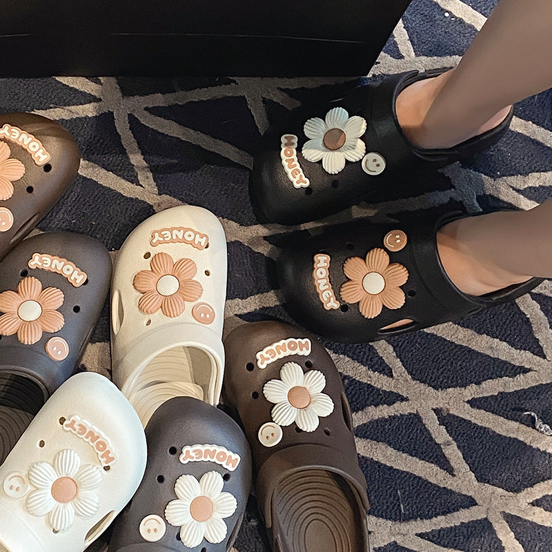 Summer Slippers with Soft Soles, Lightweight, Suitable for Outdoor Use, Clogs for Women, Closed-Toe Home Slippers, Non-Slip Bathroom Shower Slippers for Men