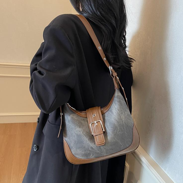 Bolso de tendencia de color contrastante para mujeres 2025, nuevo estilo versátil bolso de hombro retro estilo extranjero, alta sensación de mochila