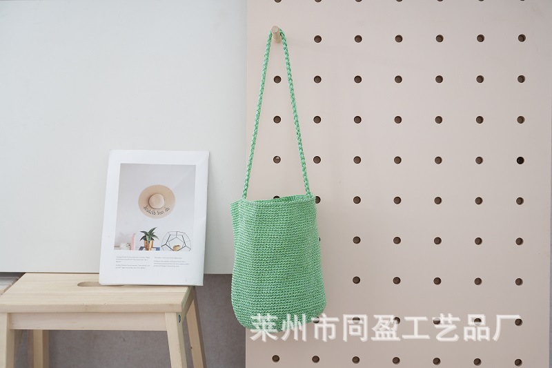 연한 초록색