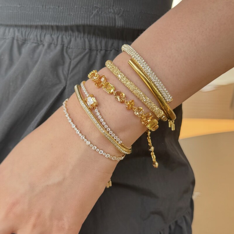 European and American Fashion New Arrivals: Diamond-Encrusted Sugar Cube Diamond Bracelet, Octagonal Full Diamond Bangle, Irregular Layered High-End Jewelry European and American Fashion New Arrivals: Diamond-Encrusted Sugar Cube Diamond Bracelet, Octagonal Full Diamond Bangle, Irregular Layered High-End Jewelry