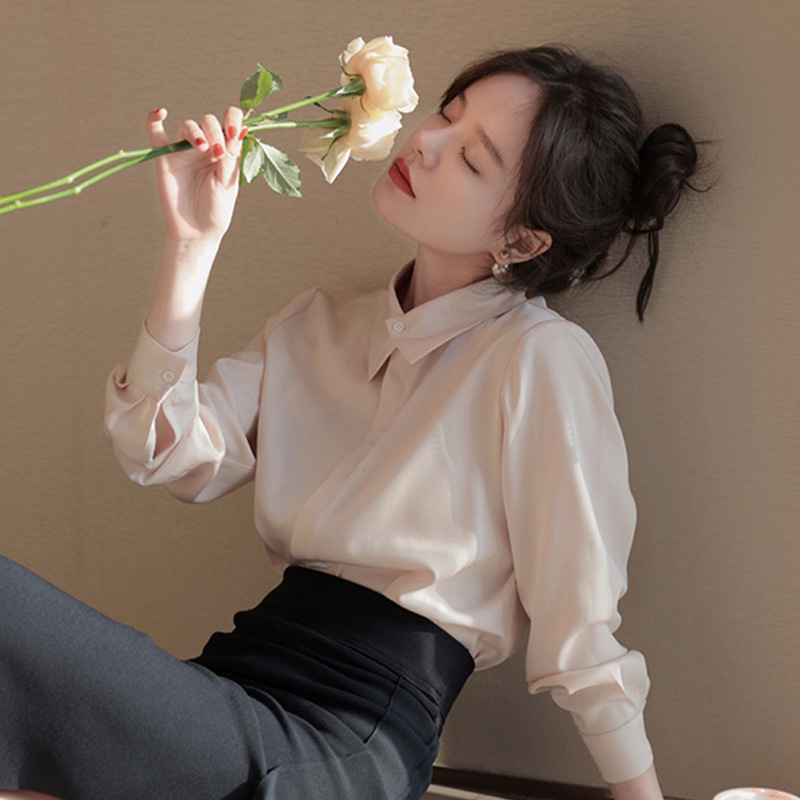 Design-Inspired Niche Mature Style Shirt for Women, Suitable for Commuting, New Spring Model with Layered Swallowtail Collar, Matte Satin Elegant Blouse for Women