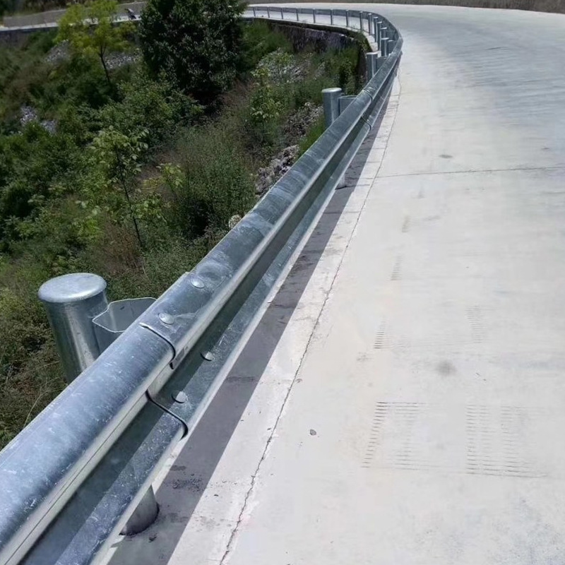 波形梁式护栏板 W型高速护栏 热镀锌防撞护栏批发送货安装