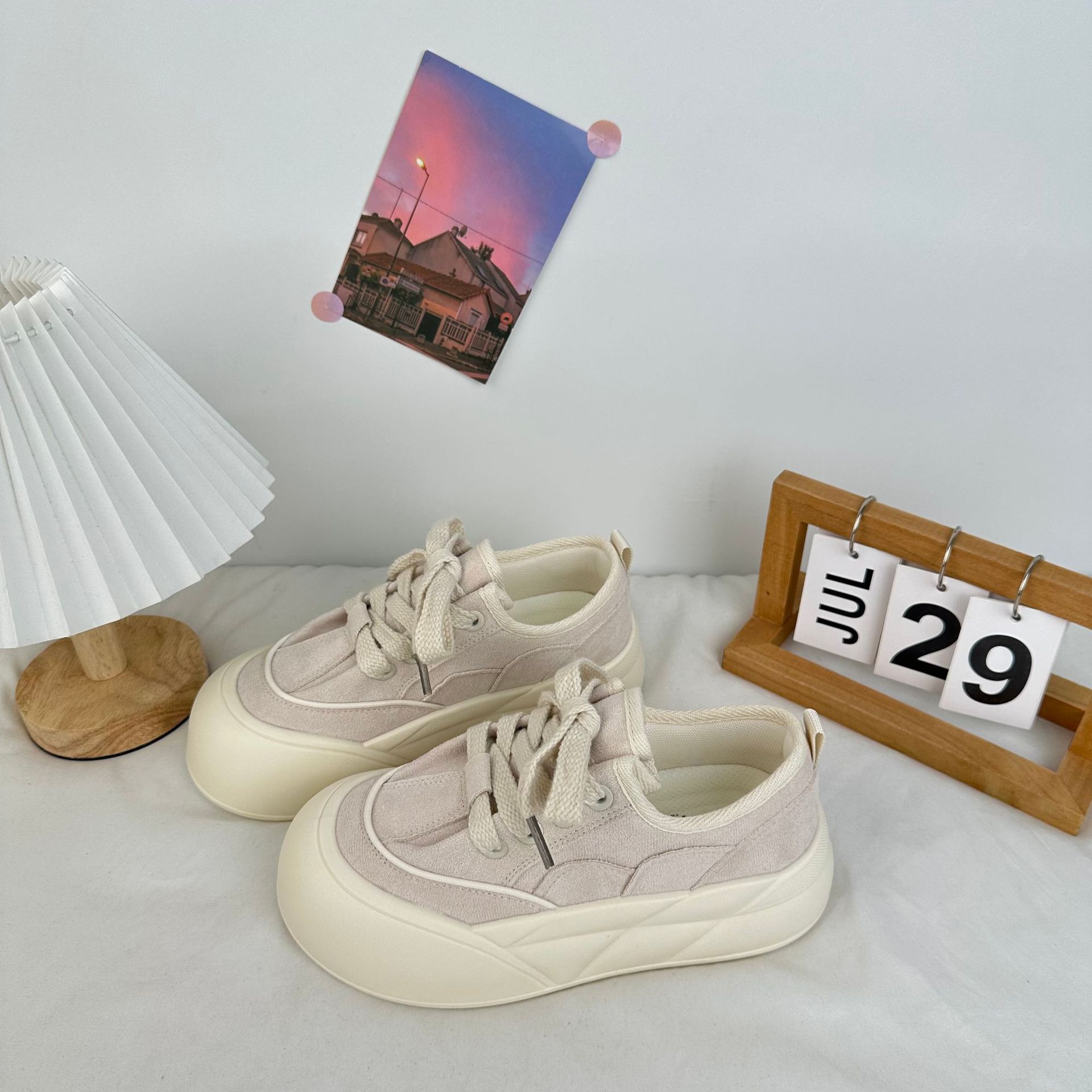 Yuanbo coreano popular con suela gruesa, zapatos de skate feos 2024 nuevos zapatos blancos ligeros muffin zapatos de pan de cabeza grande