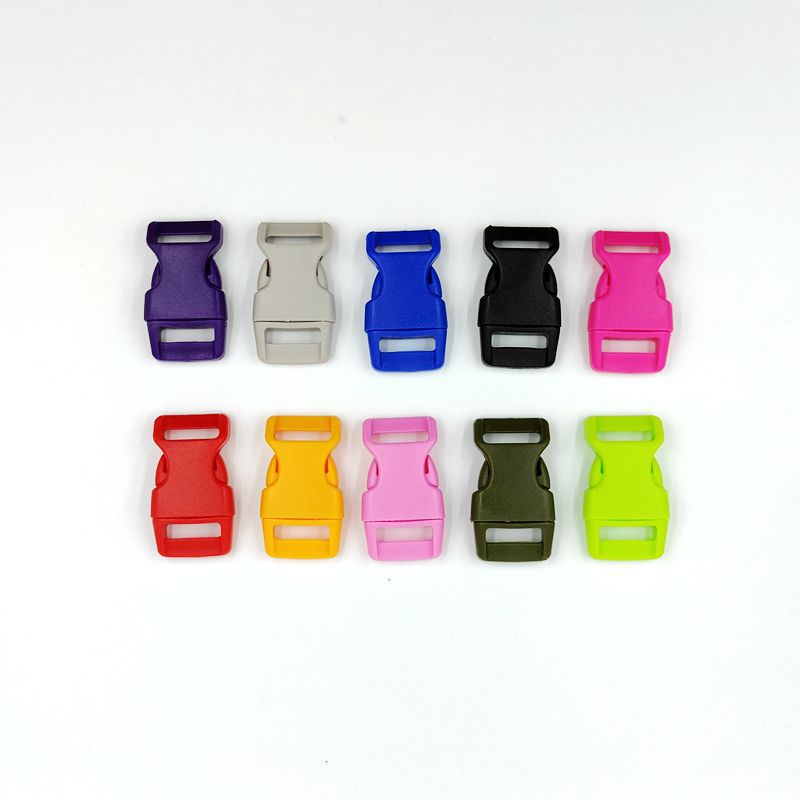 Venta al por mayor DIY color hebilla suministro 1,5 cm hebilla de plástico paraguas cuerda pulsera tejida accesorios de equipaje