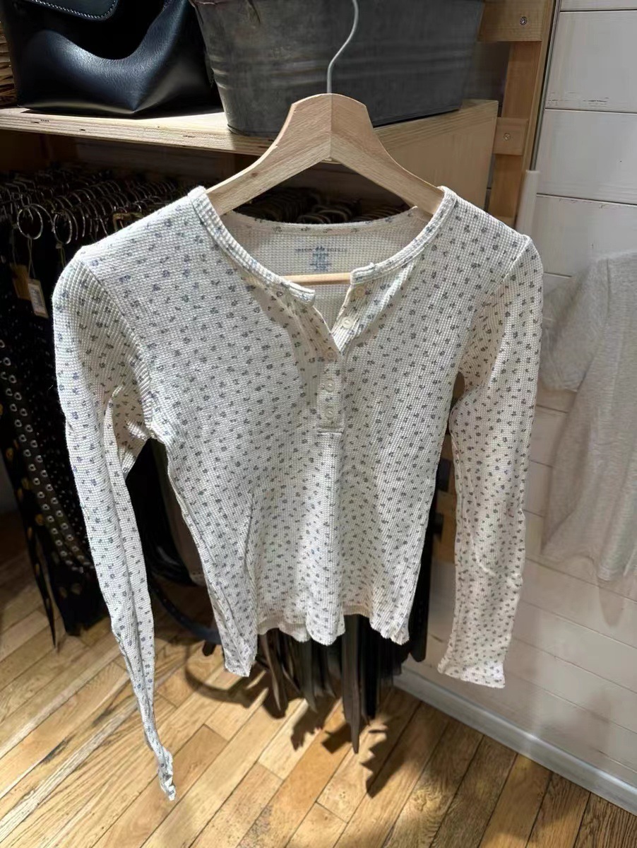 BM estilo nuevo estilo americano waffle cinco botones camisa de fondo floral de manga larga Camiseta cuello redondo botón superior image 3