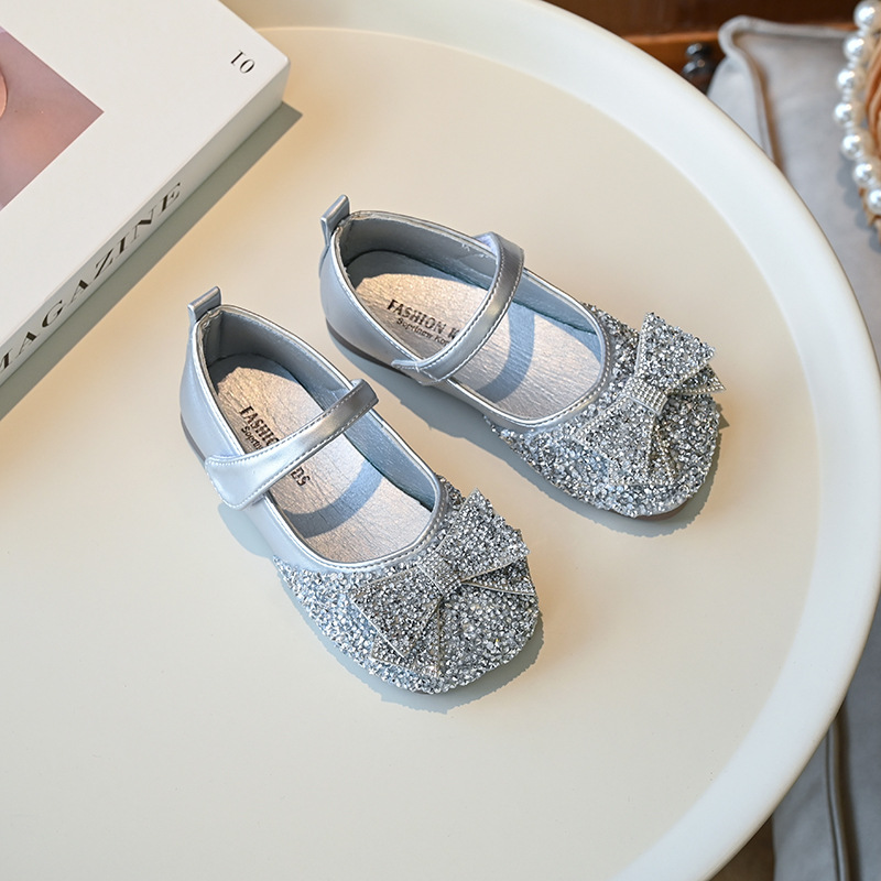 Zapatos de cuero para niñas, zapatos de princesa de diamantes de imitación para niños 2025 primavera y otoño nuevos zapatos individuales con lazo para niñas, zapatos de rendimiento para niños pequeños y medianos image 3