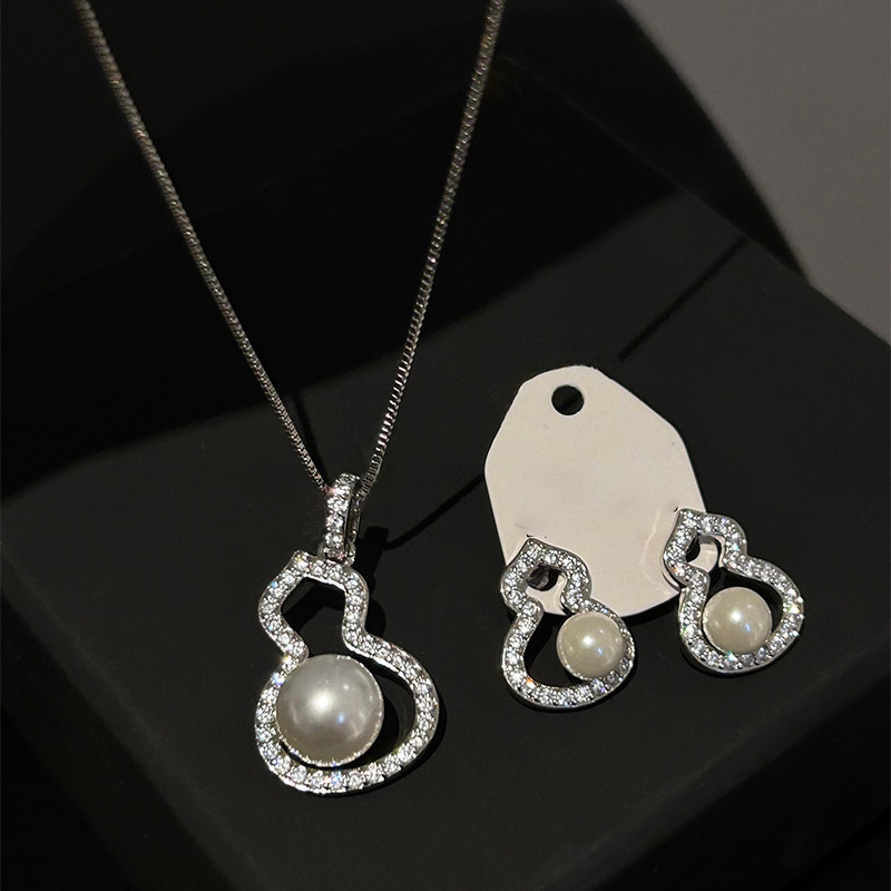 Aguja de plata circón Perla pendientes de la perla collar traje de moda Luz de lujo de alto grado pendientes de joyería de diseño personalizado para las mujeres