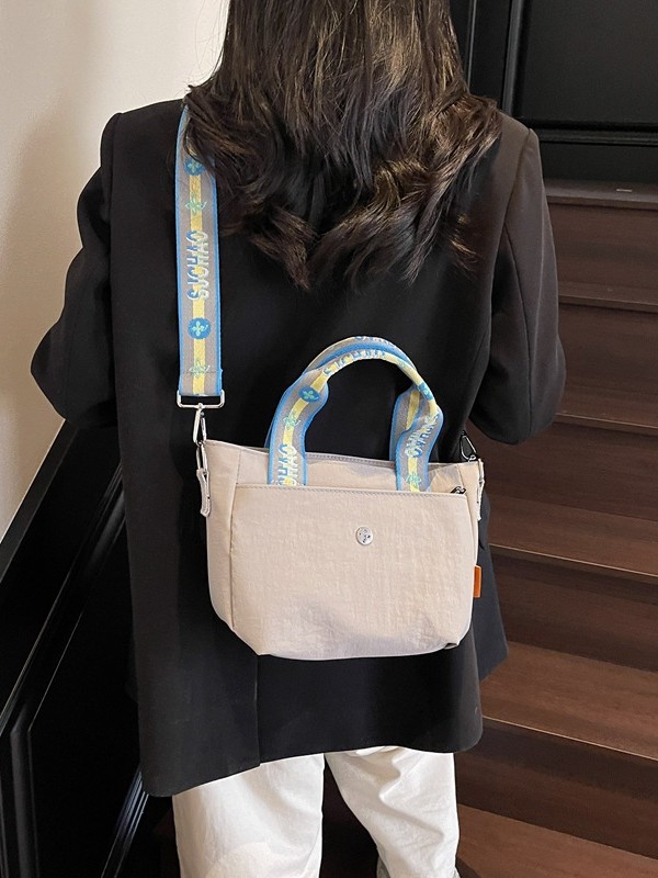 Versión coreana del bolso de moda para mujer 2025 verano nueva moda simple pequeño bolso cuadrado casual mensajero de viaje bolso especial