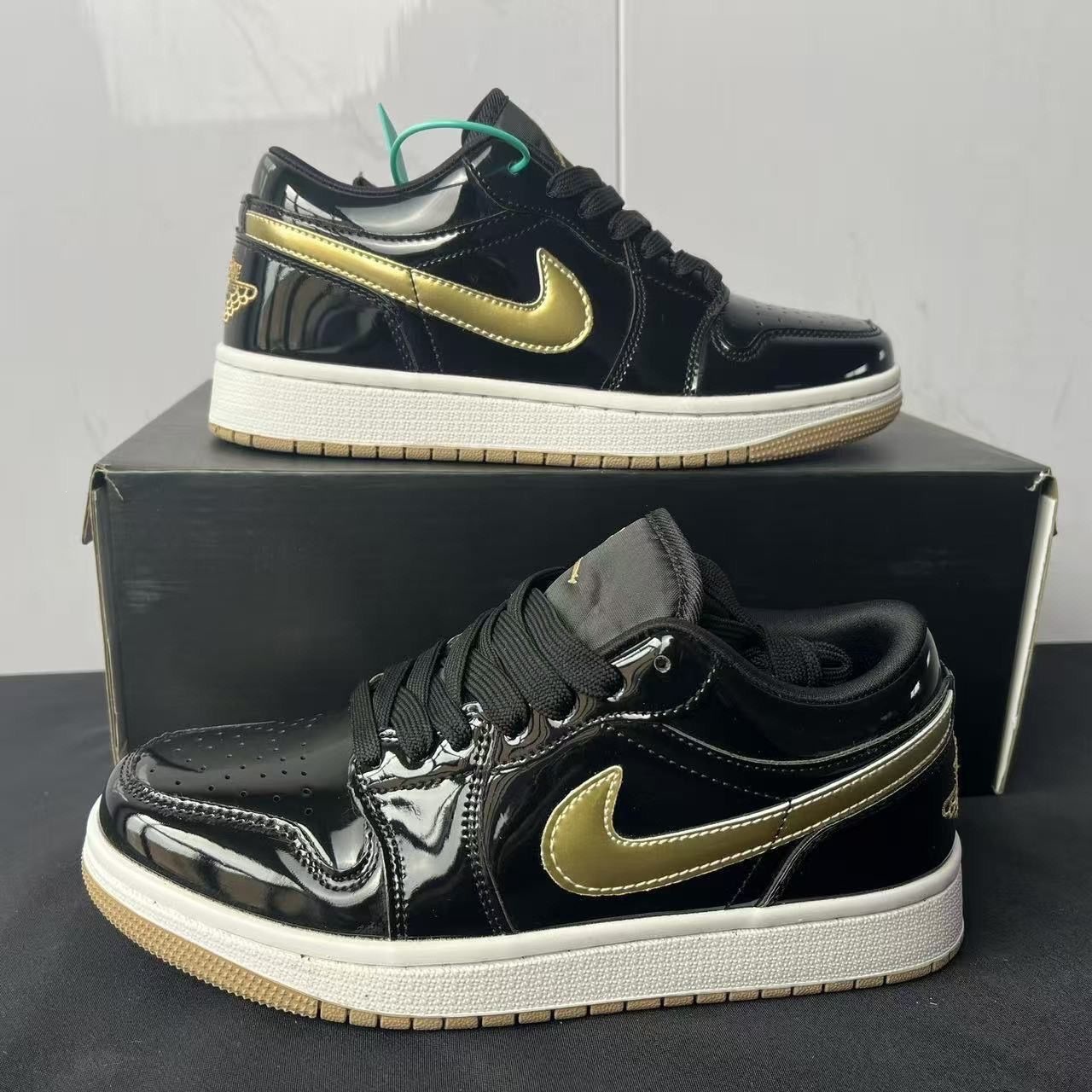 Chunyuan AJ1 Meituan negro, blanco y amarillo campus de moda baja pareja de hombres y mujeres zapatos de skate casuales