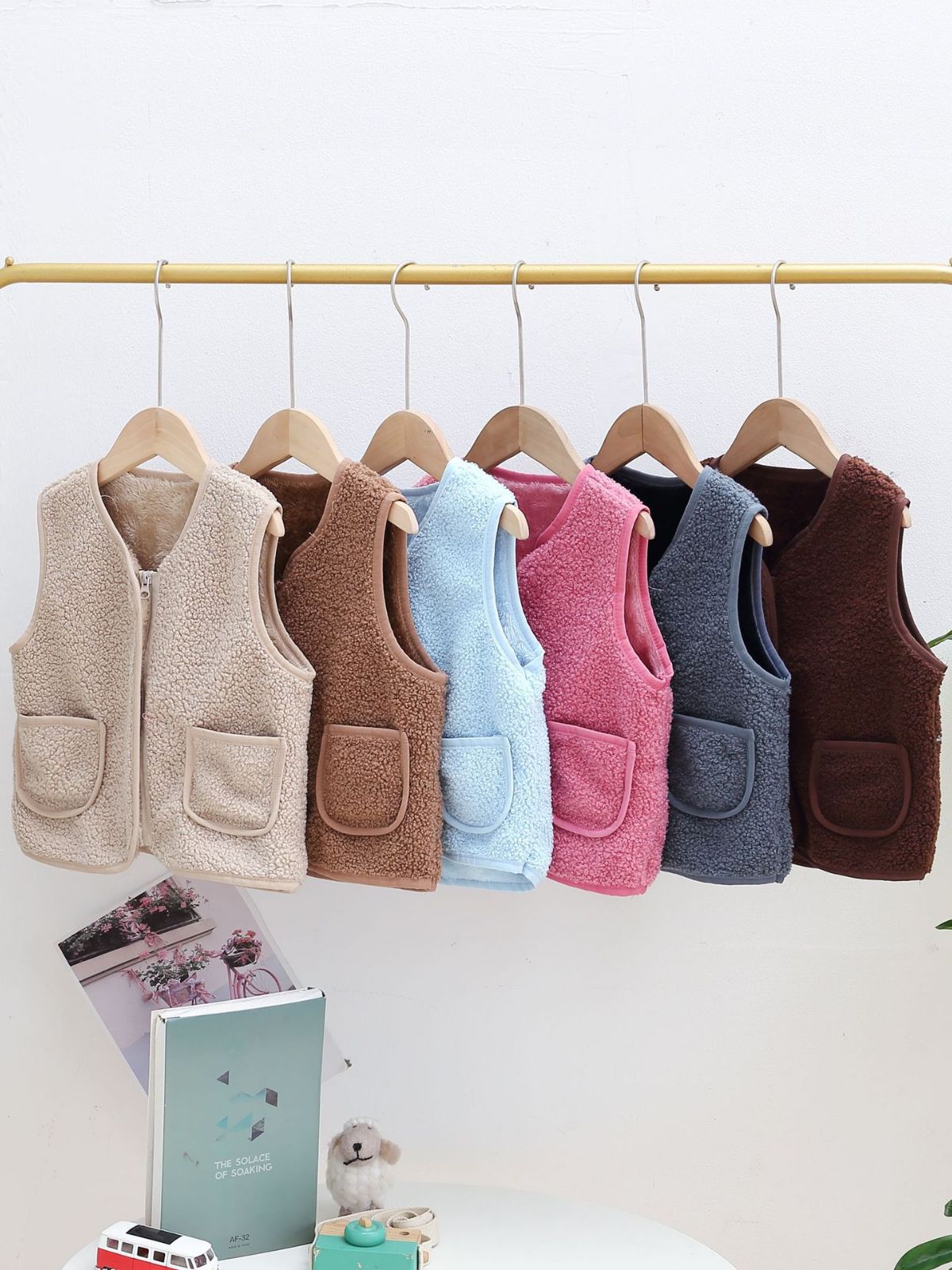 Chalecos de bebé con forro polar para niños, otoño-invierno 2024, chalecos infantiles para usar como ropa exterior, chalecos cálidos de algodón con lana de cordero para niñas.