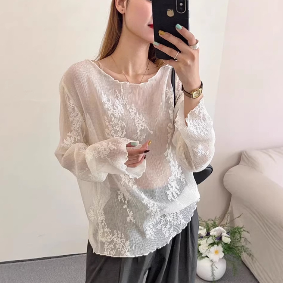 刺绣设计感气质百搭长袖打底衫2026新款时尚圆领蕾丝上衣女