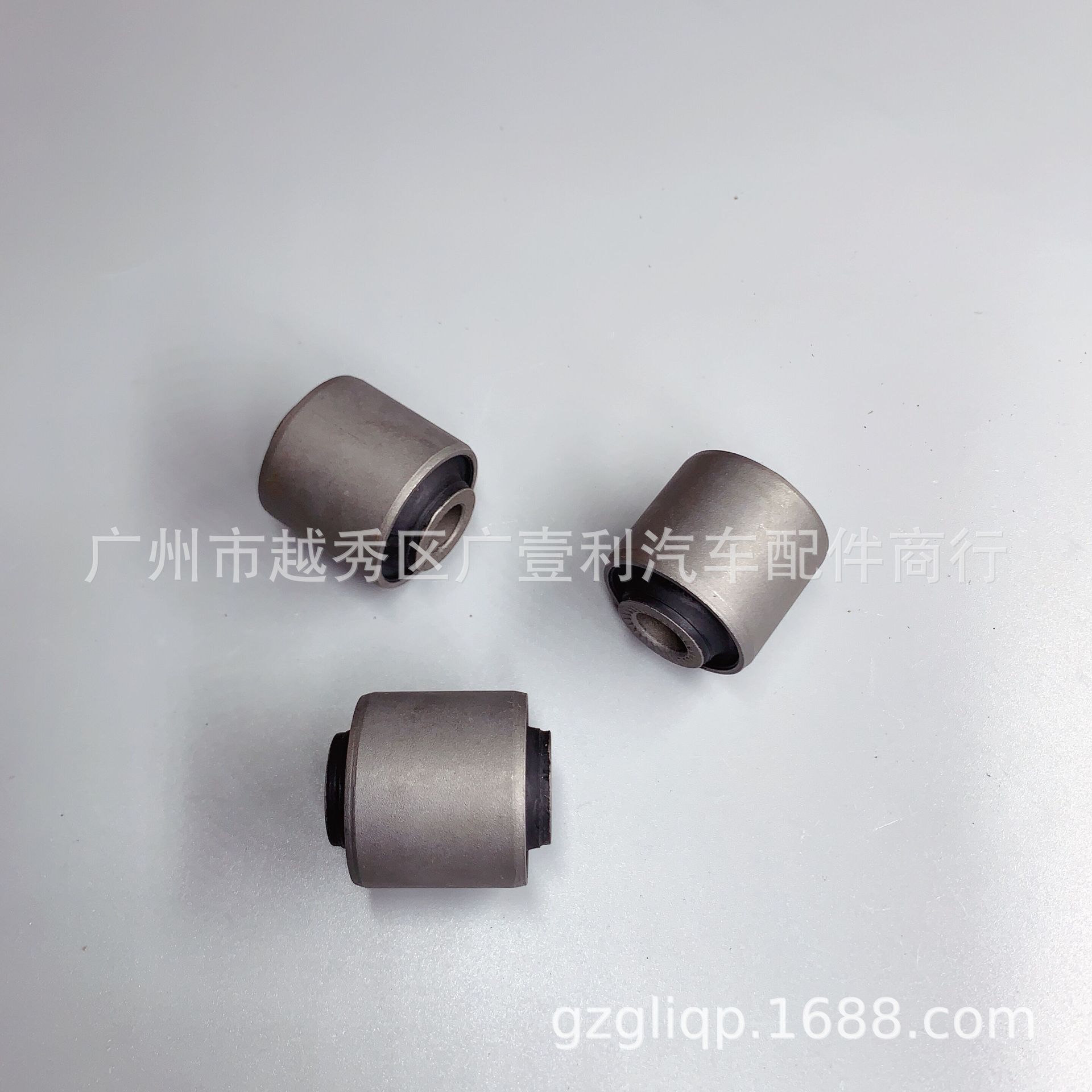 Suitable for 48725-24100 48726-0n010 48725-30190 RAV4 rear pull rod rubber sleeve