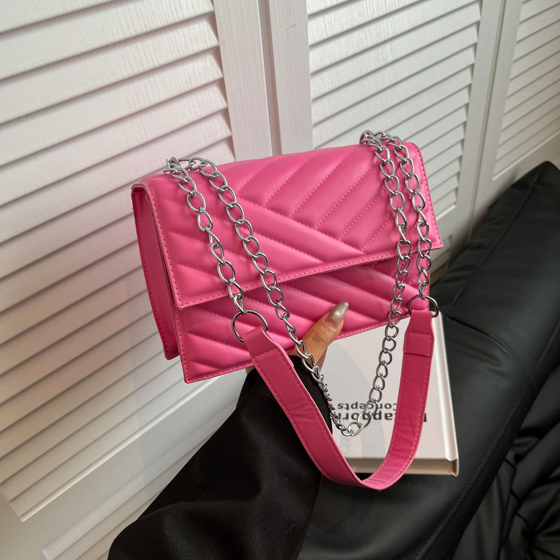 Bolso de mujer de moda de textura de micrófono simple bolso de moda de mujer bolso de diamante bolso de cinturón bolso de cadena retro bolso de mujer