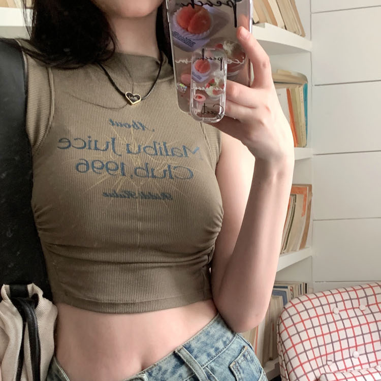 Summer short T-shirt with a round collar