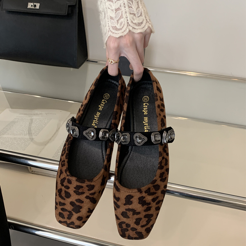 Grape Mom nicho de diseño temperamento cabeza cuadrada pequeña amor estampado de leopardo cinturón de diamantes coreano boca baja Mary Jane zapatos individuales mujer