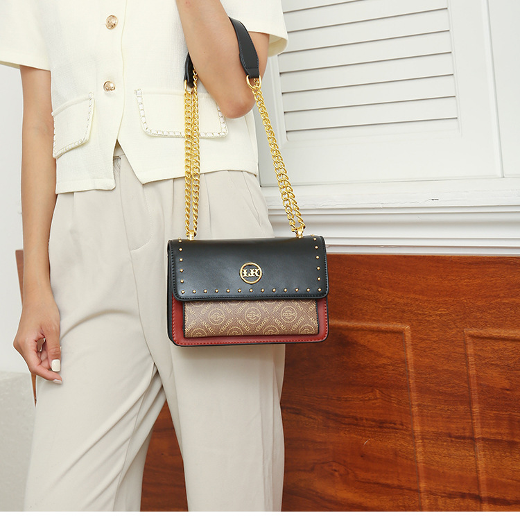 2023 Herbst Neue Live-Übertragung Beliebte Einzelschulter Diagonalkette Niet Kleine Quadratische Damentasche Fabrik Direktverkauf und Lieferung_voghion.com