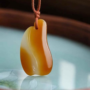 Natural Xinjiang Hetian Jade Factory Store Qiemu Material Old Material Pretty Sugar-Colored Jade Retro Raw Stone Pendant with Certificate