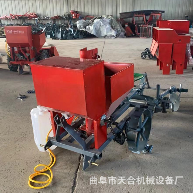 拖拉机配套的单垄单行土豆马铃薯播种机 单垄双行播种覆膜机