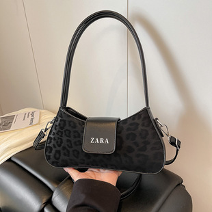 �羳С�����y����б���Ů���s�r��ͨ�چμ���p�㳱���ٴ������