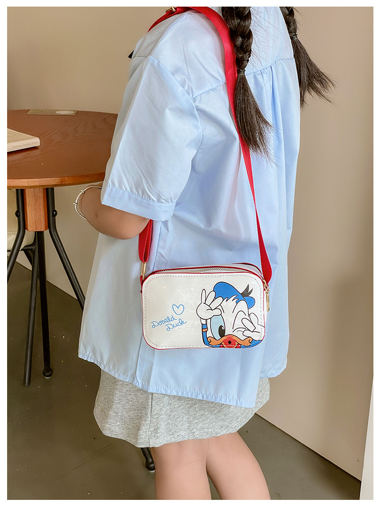 The 2025 new children's mobile phone bag is a trendy, fashionable, fresh, sweet, cartoonish, creative and simple single-shoulder crossbody bag for women undefined