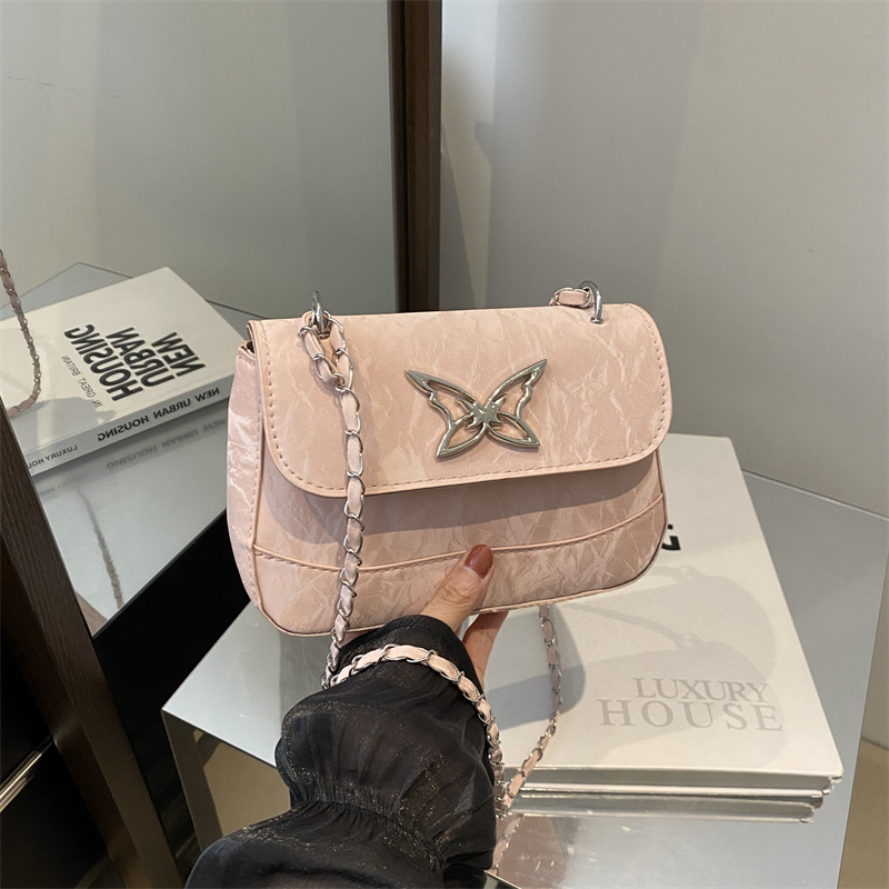 Este año, bolsos de moda populares de cadena, 2024, otoño, nuevo estilo de textura mariposa, bolsos de brazo, bolsos casuales simples, mochilas.
