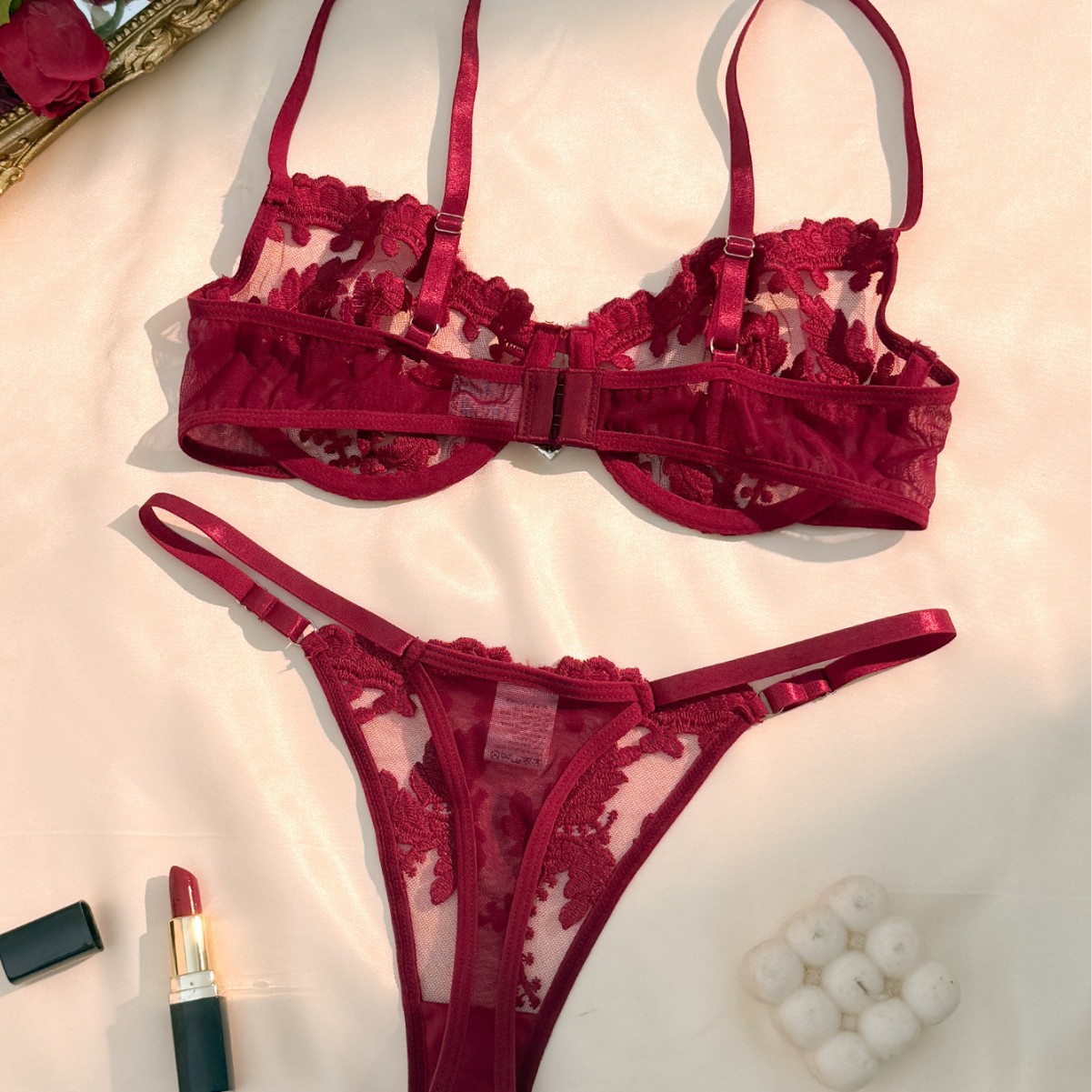 Ropa interior sexy de venta caliente transfronteriza europea y americana, malla transparente bordada suave, ropa interior sexy pura, traje de tanga 68