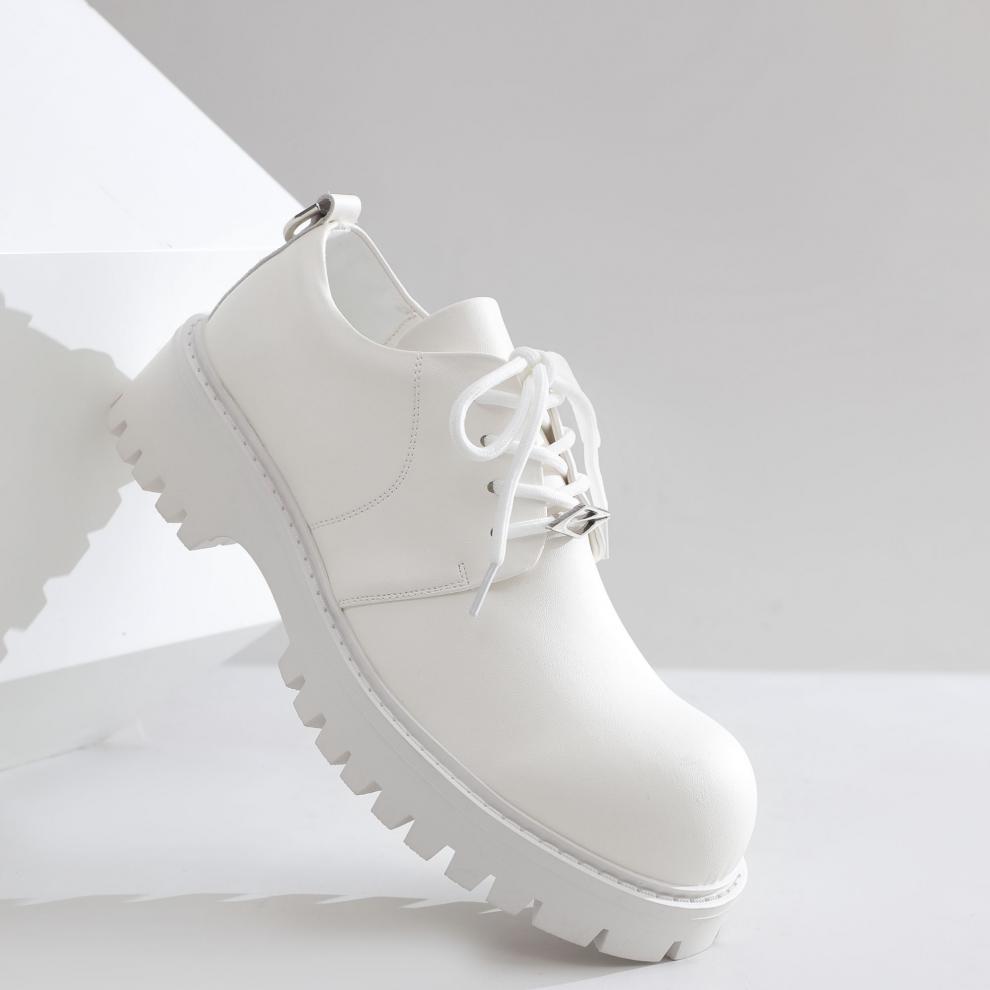 ShoeVault White Cleanfit Herrenschuh, Derby mit Zehensteg, der die Körpergröße erhöht und sich ideal für Pendler eignet, trendiges Ledermodell für Herren (2025)._voghion.com