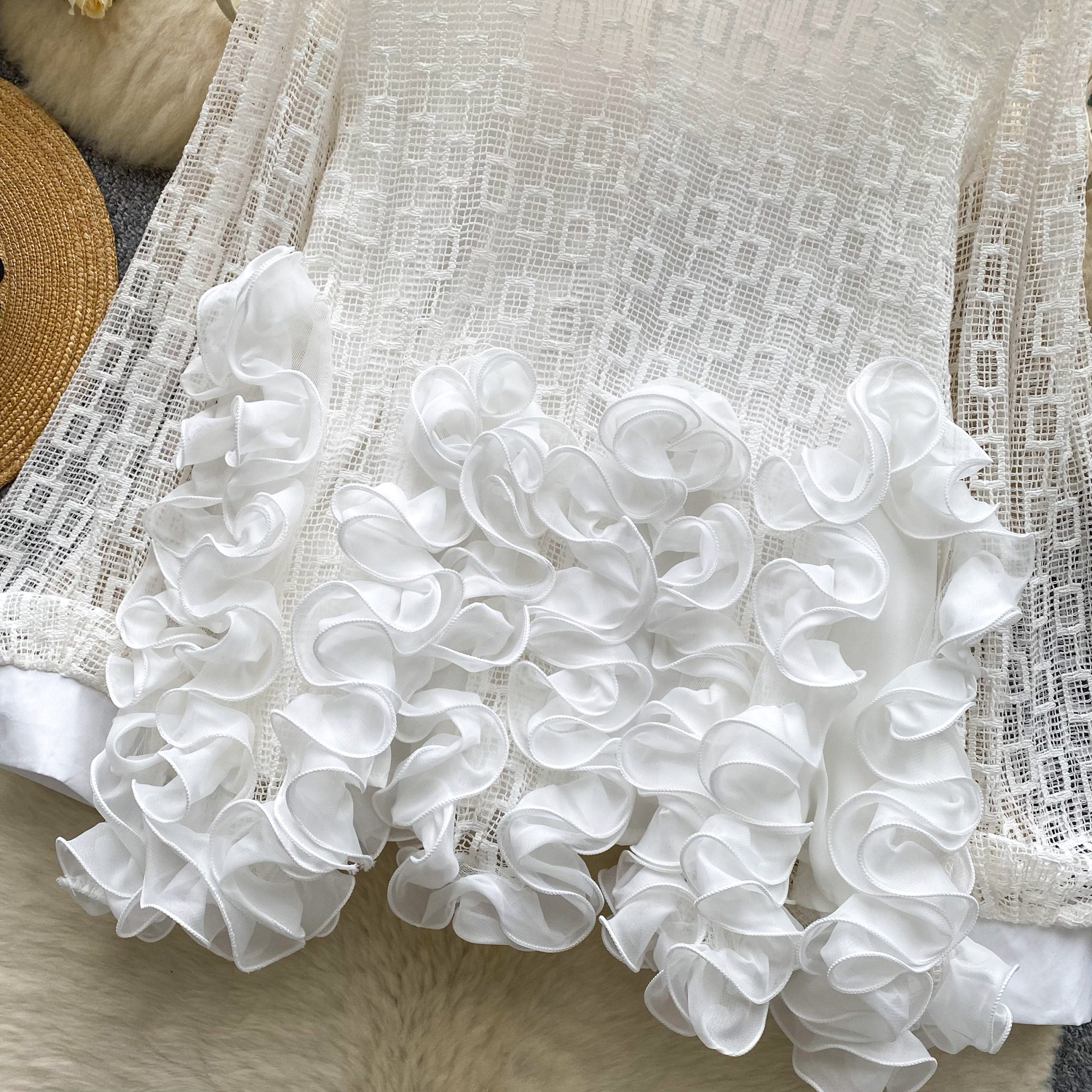 Elegante Bluse mit Laternenärmeln – Oversize-Top aus transparentem Mesh mit Rüschenbesatz (Einheitsgröße, Polyester, Schwarz/Weiß)_voghion.com