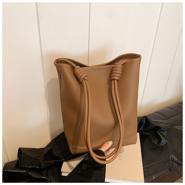 Einfache trendige große Kapazität Eimer 2024 neue Pendler Mutter und Kind modische Textur Frauen einzelne Schulter_voghion.com