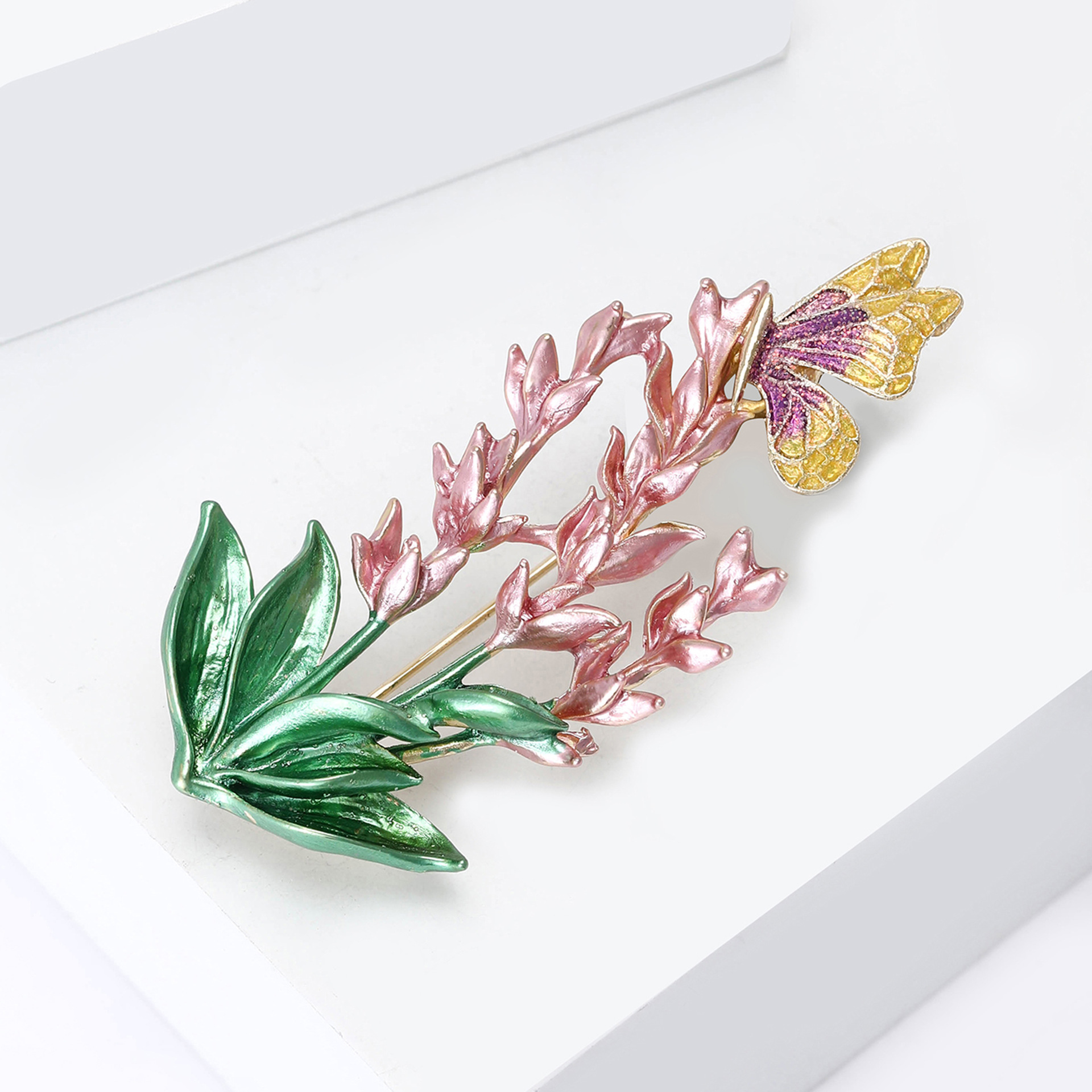 Elegant and Generous Alloy Enamel Lavender Butterfly Brooch Gentle and Fresh Ladies Clothing Corsage Jewelry Pin