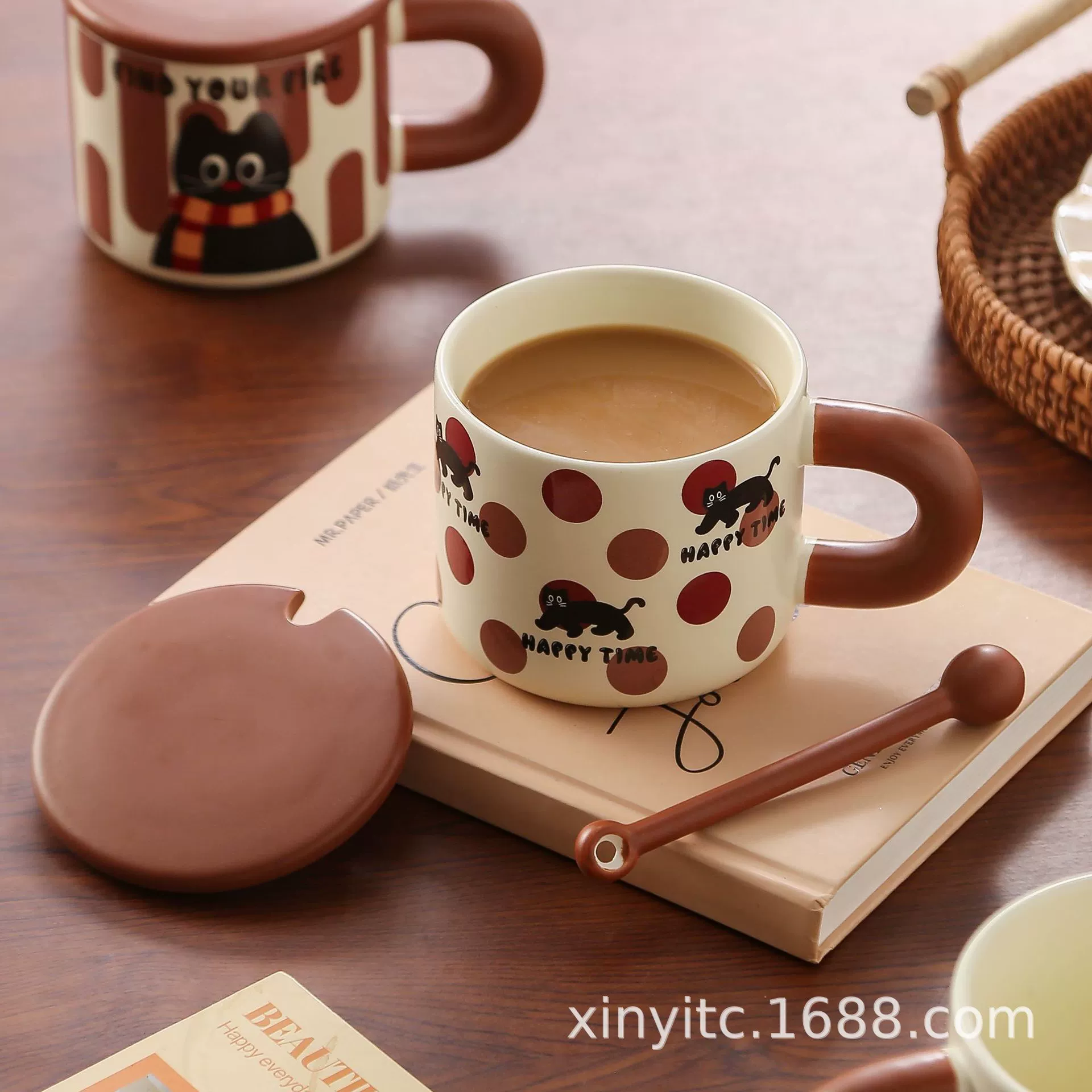 Ceramic cartoon coffee mug, 401–500 ml, ear-shaped handle, cute printed design