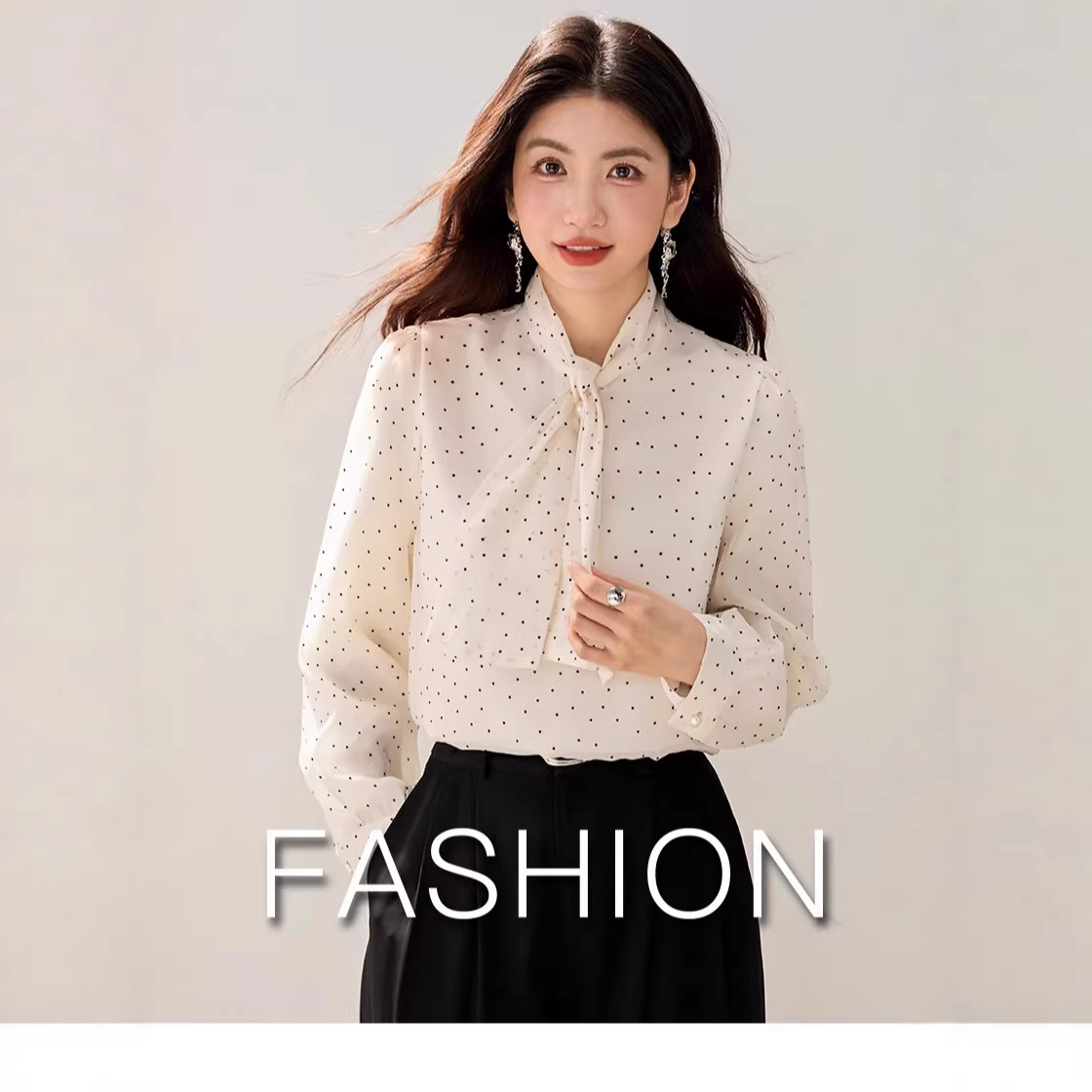 Áo sơ mi nữ dài tay cổ đứng in chấm bi kèm nơ bướm — trắng chi tiết 1