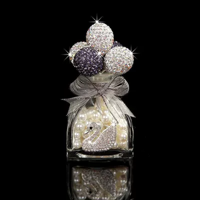 Confession balloon personality creative car ornaments diamond perfume bottle ornaments cushion car multiple styles car interior ornaments (Car ornaments) - gray-swan-perfume-bottle