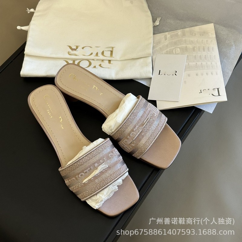 高バージョン 2025 新しい D ファミリー刺繍レタースクエアトゥスリッパラウンドヒールハイヒールサンダル工場直販|undefined