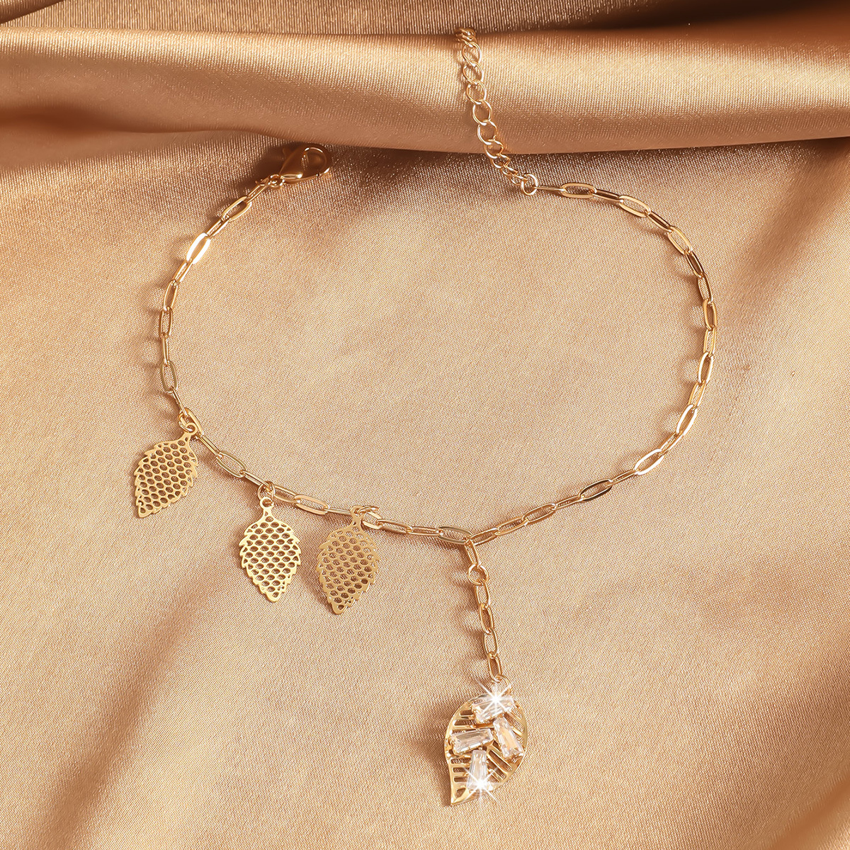 Luz de lujo alto cobre zircon playa pie de hoja decoración estilo nacional de estilo russo simple de mujer pequeña hoja de pie chaîne de mujer